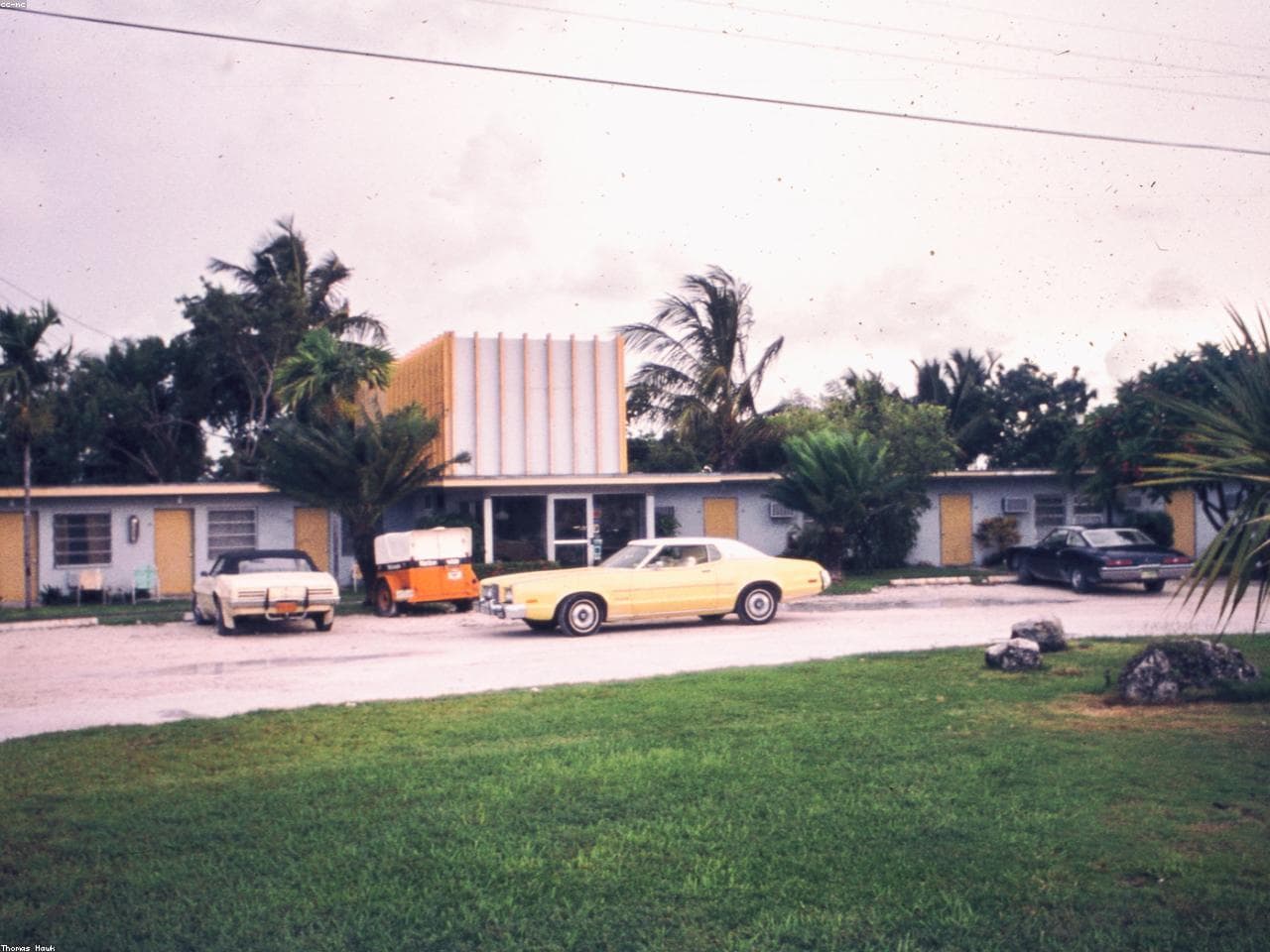 Car keys and key fob ready for vehicle entry service.